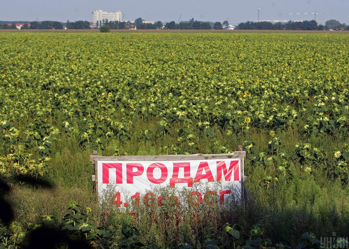 На Украине будут отбирать землю, купленную россиянами