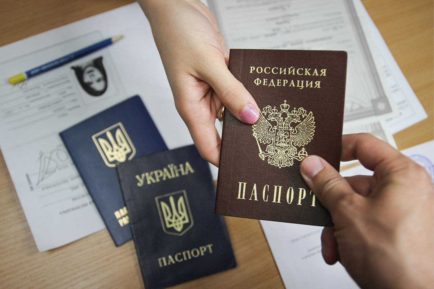 Украинский план по прекращению выдачи паспортов РФ жителям Донбасса