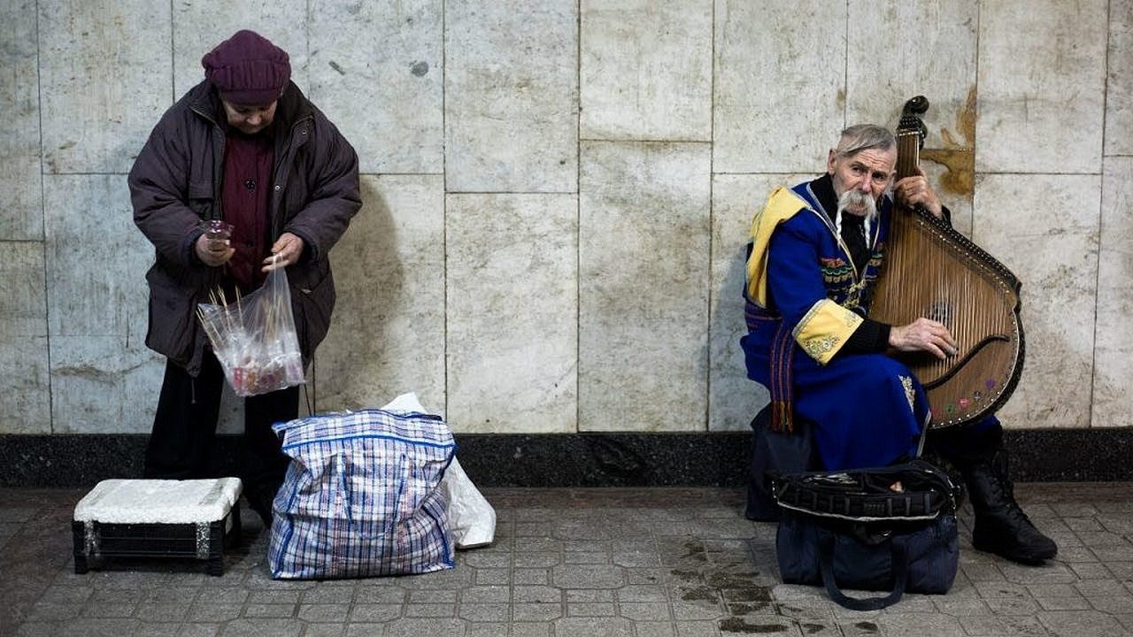 Украинцы достигли третьей ступени бедности