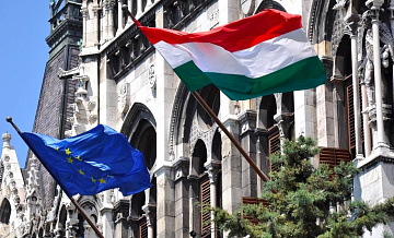 Еврокомиссия намерена урезать финансирование Венгрии