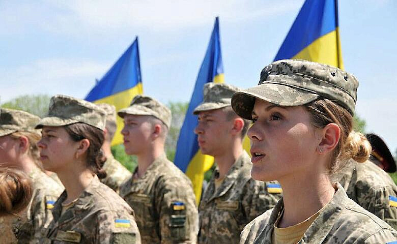 В Украине ввели обязательный воинский учет для женщин