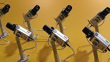 В Госдуме рассказали о штрафах за незаконную установку камер в подъезде