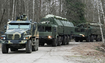 Медведев заявил, что Россия действует соразмерно в сфере вооружений