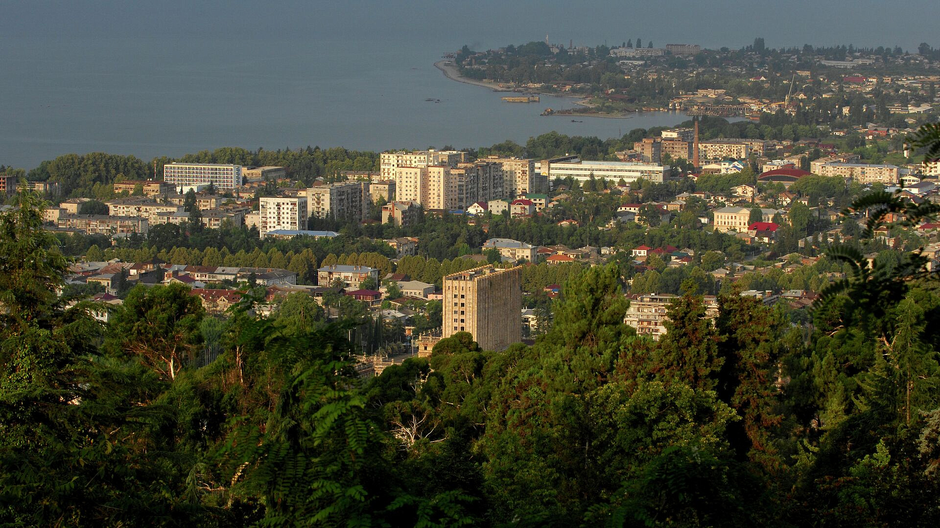 Лавров поблагодарил Абхазию за прием россиян из приграничных регионов