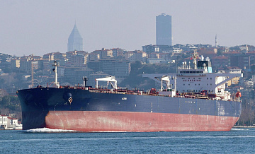 Капитан танкера, атакованного в Черном море, сообщил о взрывах после удара