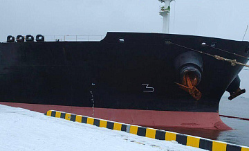 На танкере в порту Усть-Луга нашли третье повреждение корпуса