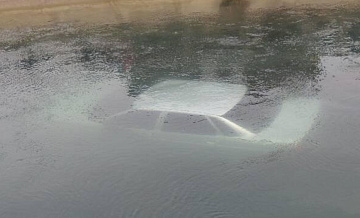 В Дагестане завели дело против водителя, упавшего с детьми в канал