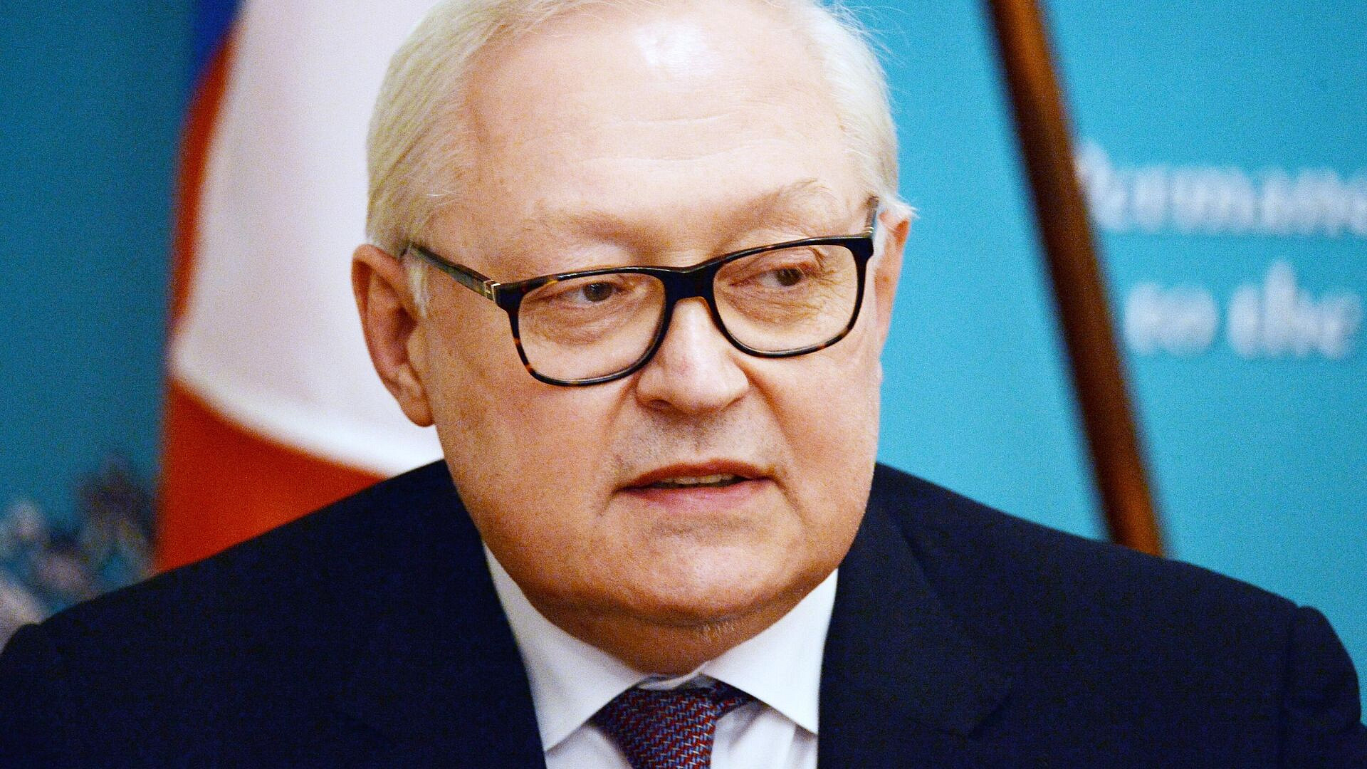 Диалог по "раздражителям" с США находится в фазе застоя, заявил Рябков