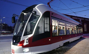 В Челябинске трамвай сошел с рельсов из-за водителя, снимавшей видео