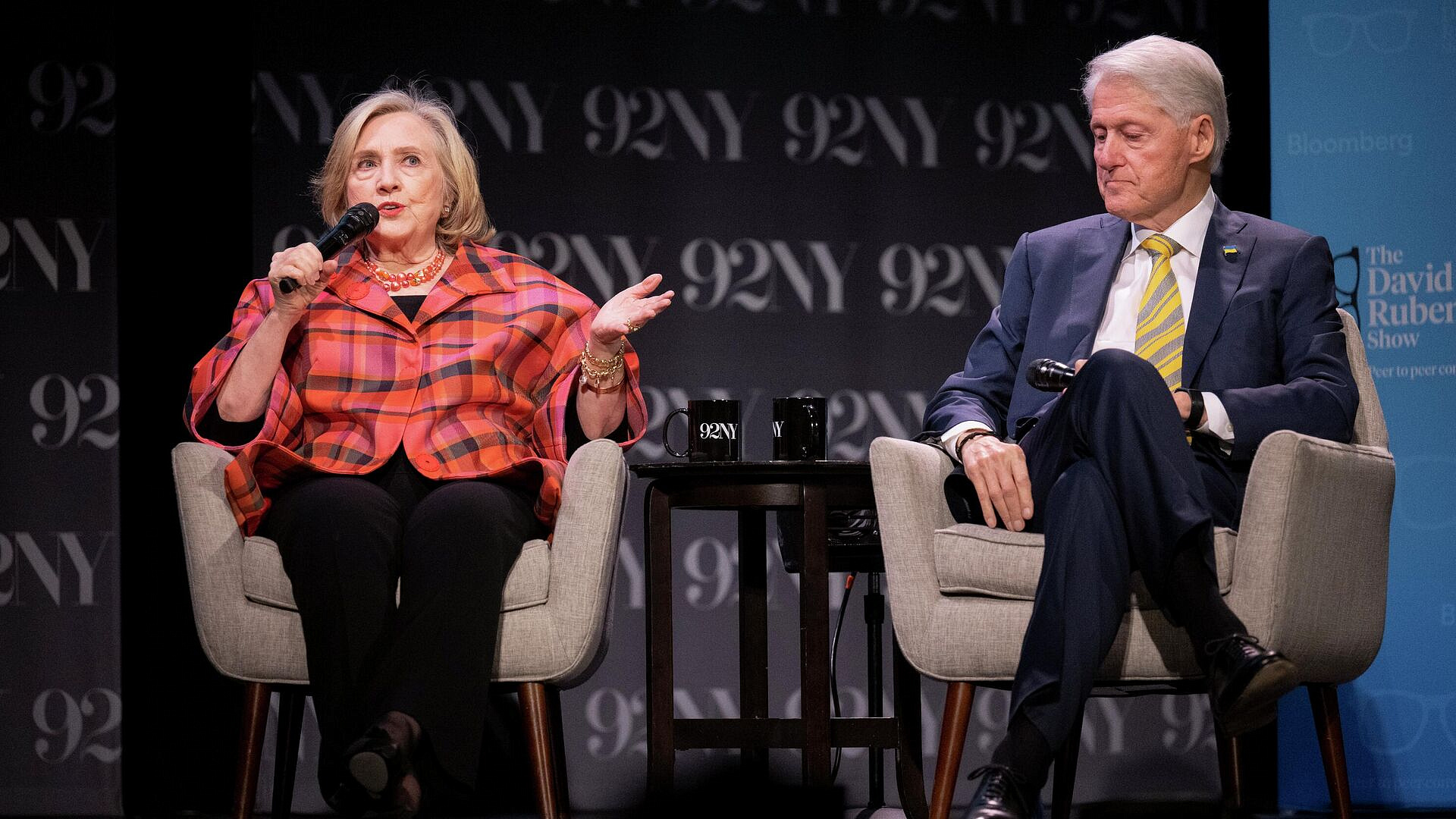 Хиллари Клинтон заявила, что ее муж не был близким другом Эпштейна