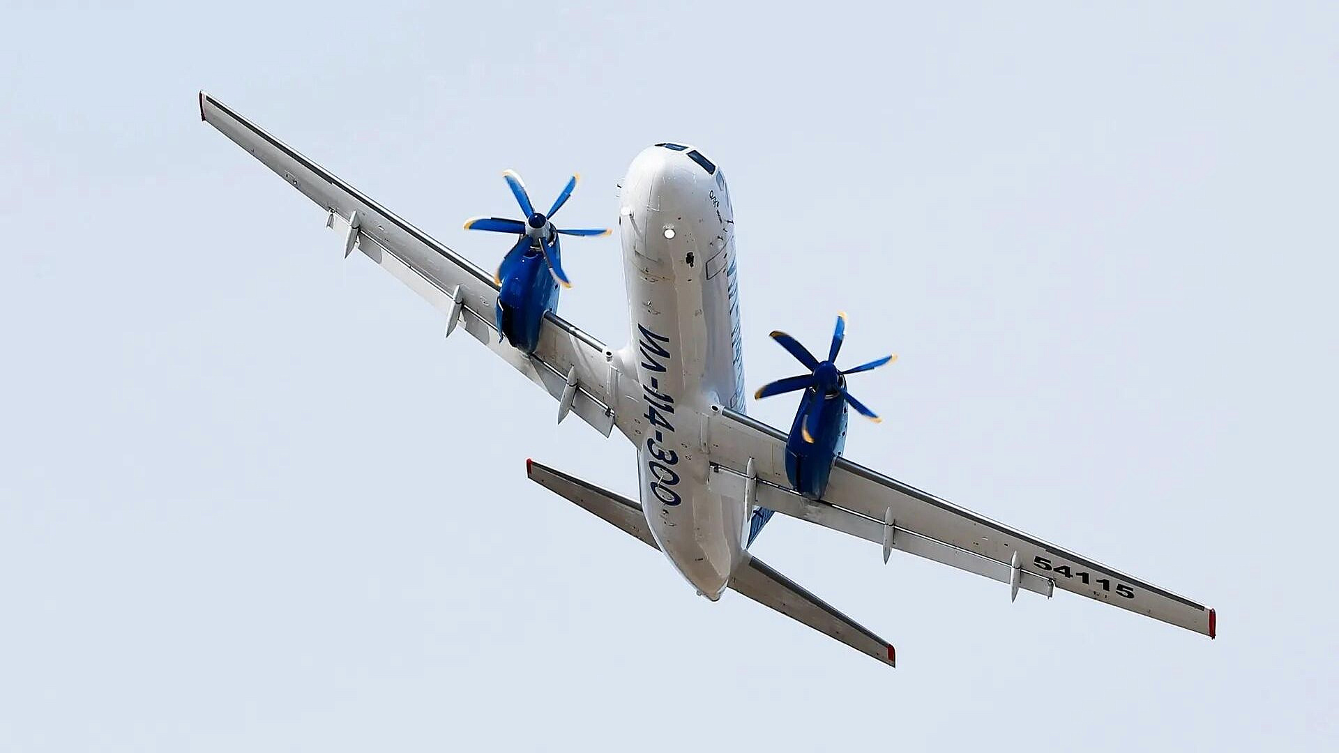 Алиханов раскрыл сроки поставок самолетов Ил-114-300