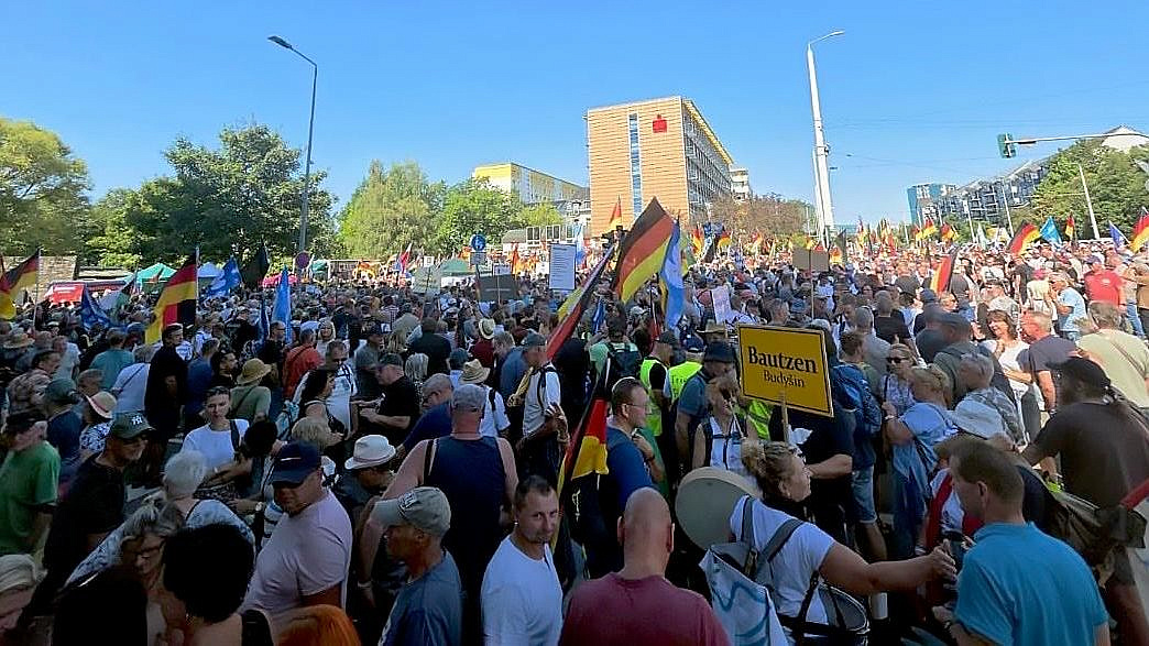 В Германии проходит многотысячная демонстрация против правительства Мерца