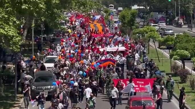 В Ереване проходит шествие "Бессмертного полка"