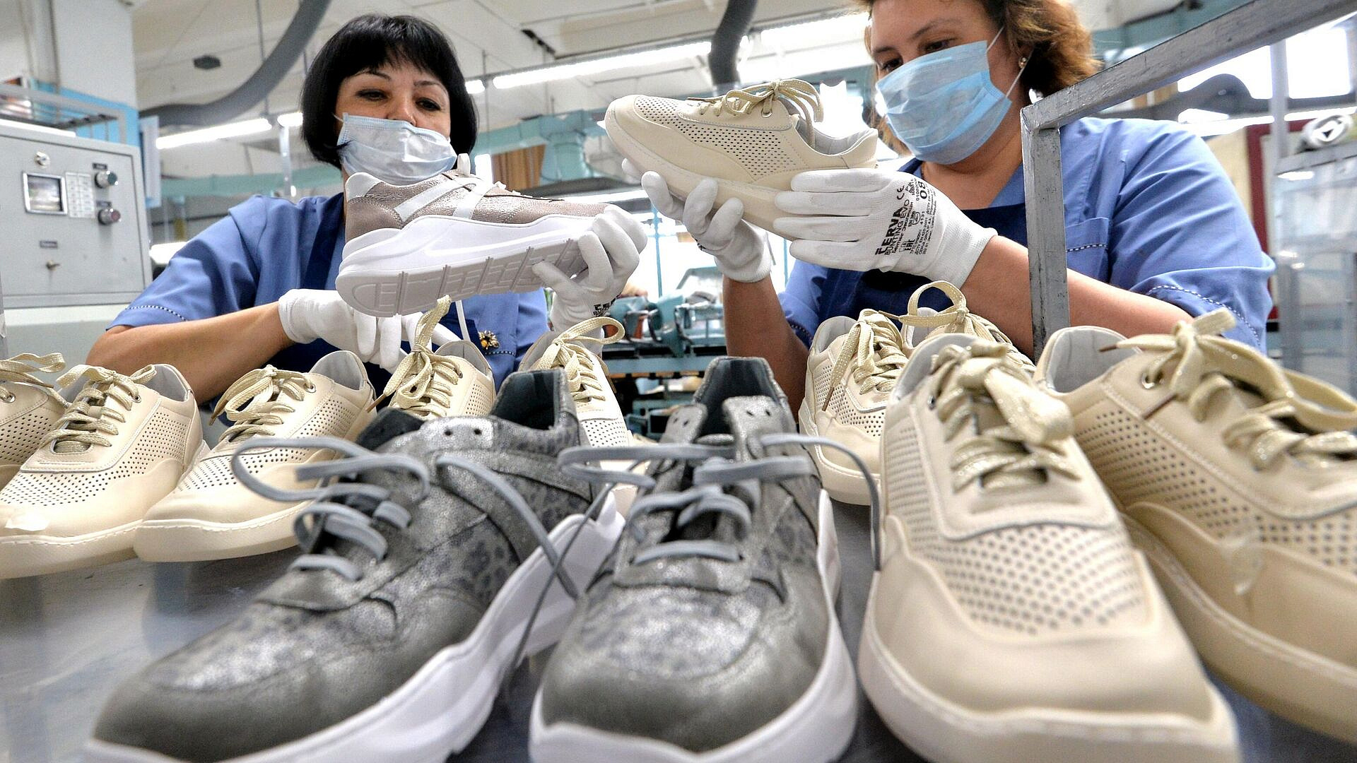 Роскачество в этом году проверит кроксы