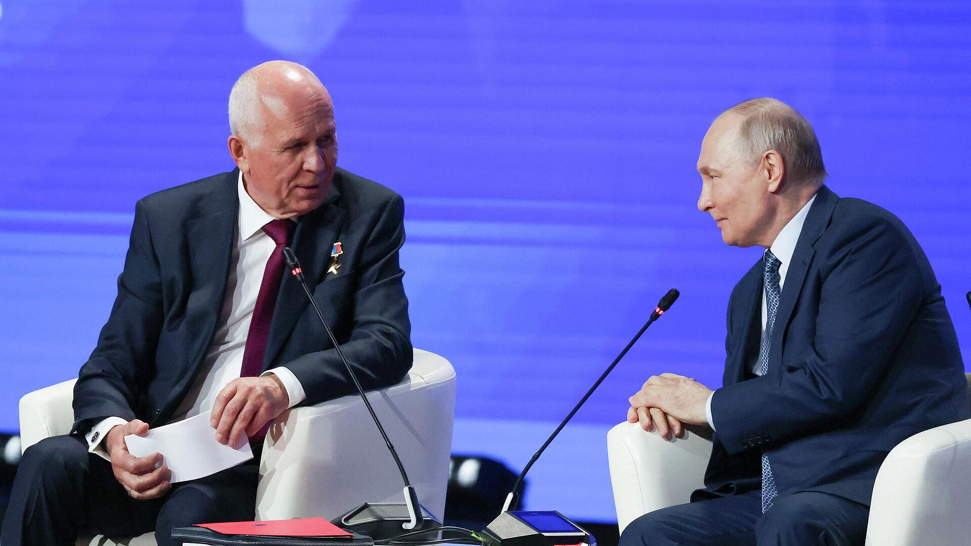 Путин отметил интерес молодых инженеров к самбо