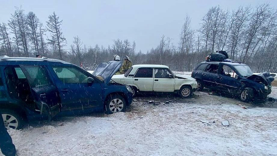 В Новгородской области человек погиб в ДТП с тремя автомобилями