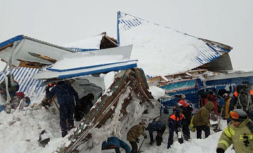 В КЧР из-под лавины вытащили тела двух туристов