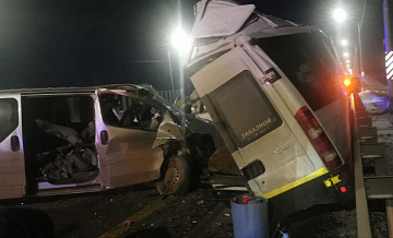 Пять человек пострадали после столкновения двух микроавтобусов на Кубани