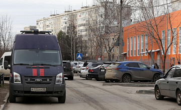 Подростка, напавшего на одноклассников в Нижнем Новгороде, доставили в суд
