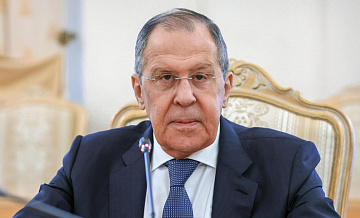 Запад утратил инстинкты заботы о своих странах, заявил Лавров 