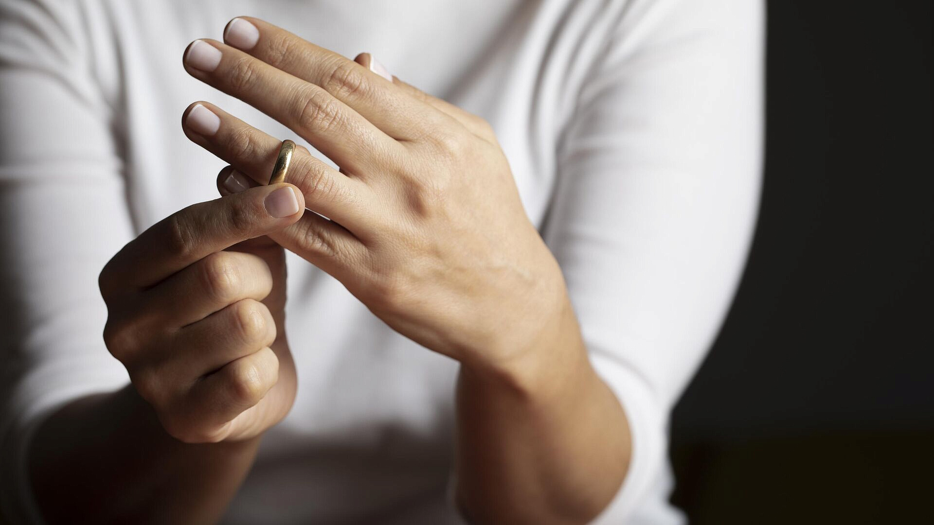 Россиянин в суде потребовал у экс-жены половину платы за пластику груди