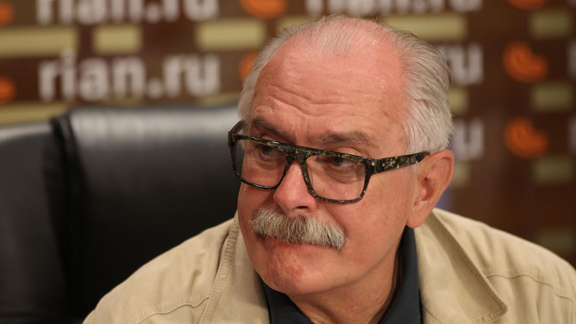Михалков вручил дипломы выпускникам своей академии