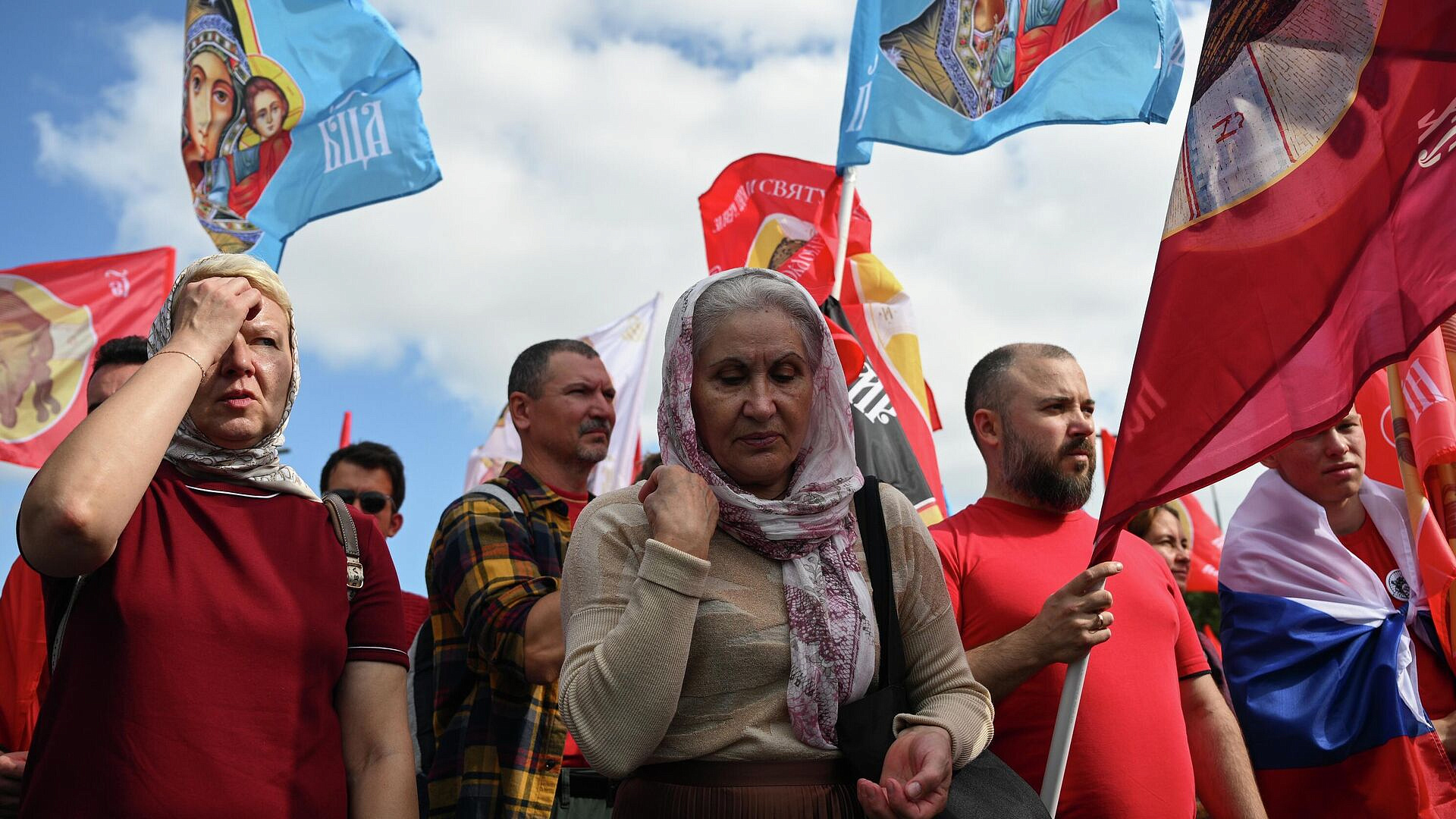 РПЦ призвала верующих не участвовать в фейковых пасхальных крестных ходах