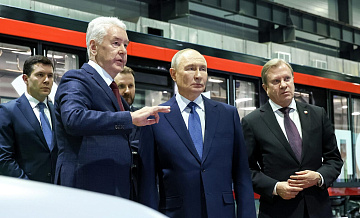 Путину показали поезд, который ездил в первые годы работы московского метро