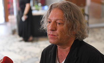 Друзья и коллеги пришли проститься с Олейниковым