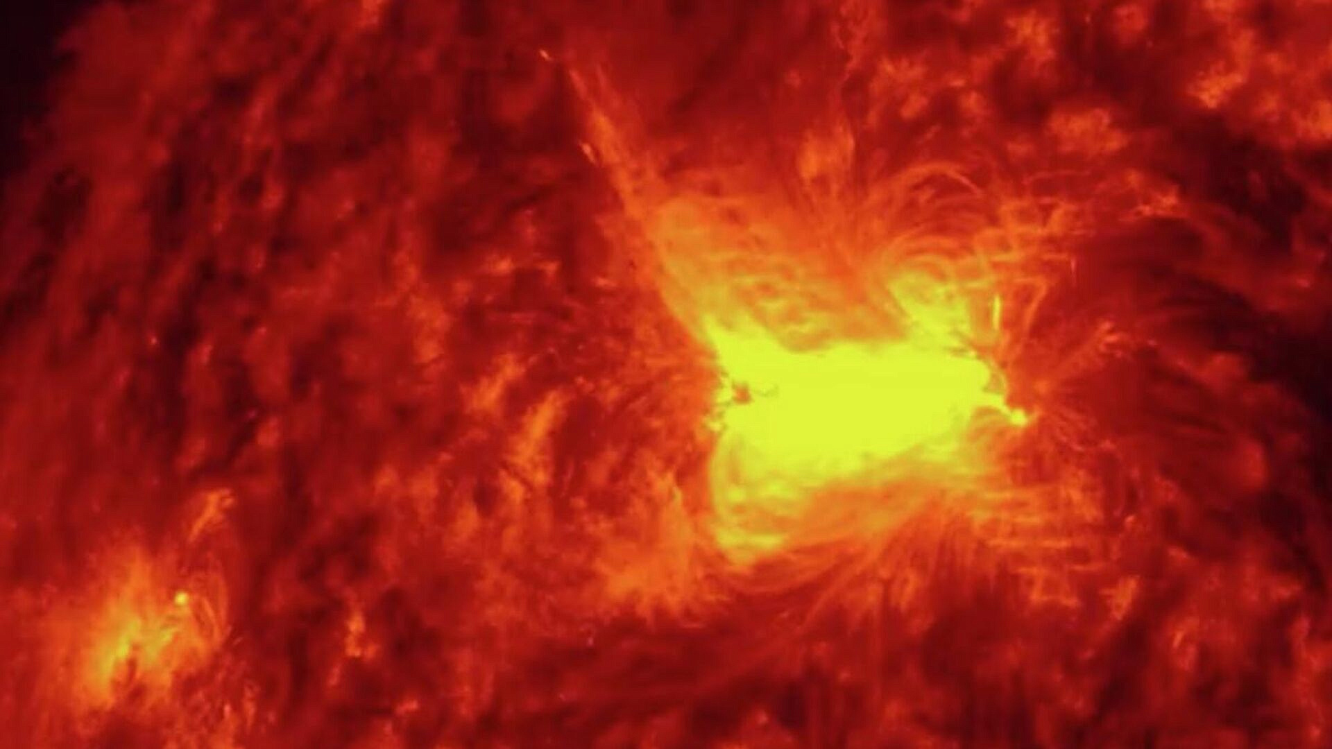 На Солнце произошла вспышка предпоследнего класса мощности