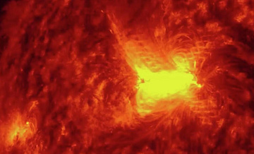 На Солнце произошла вспышка предпоследнего класса мощности