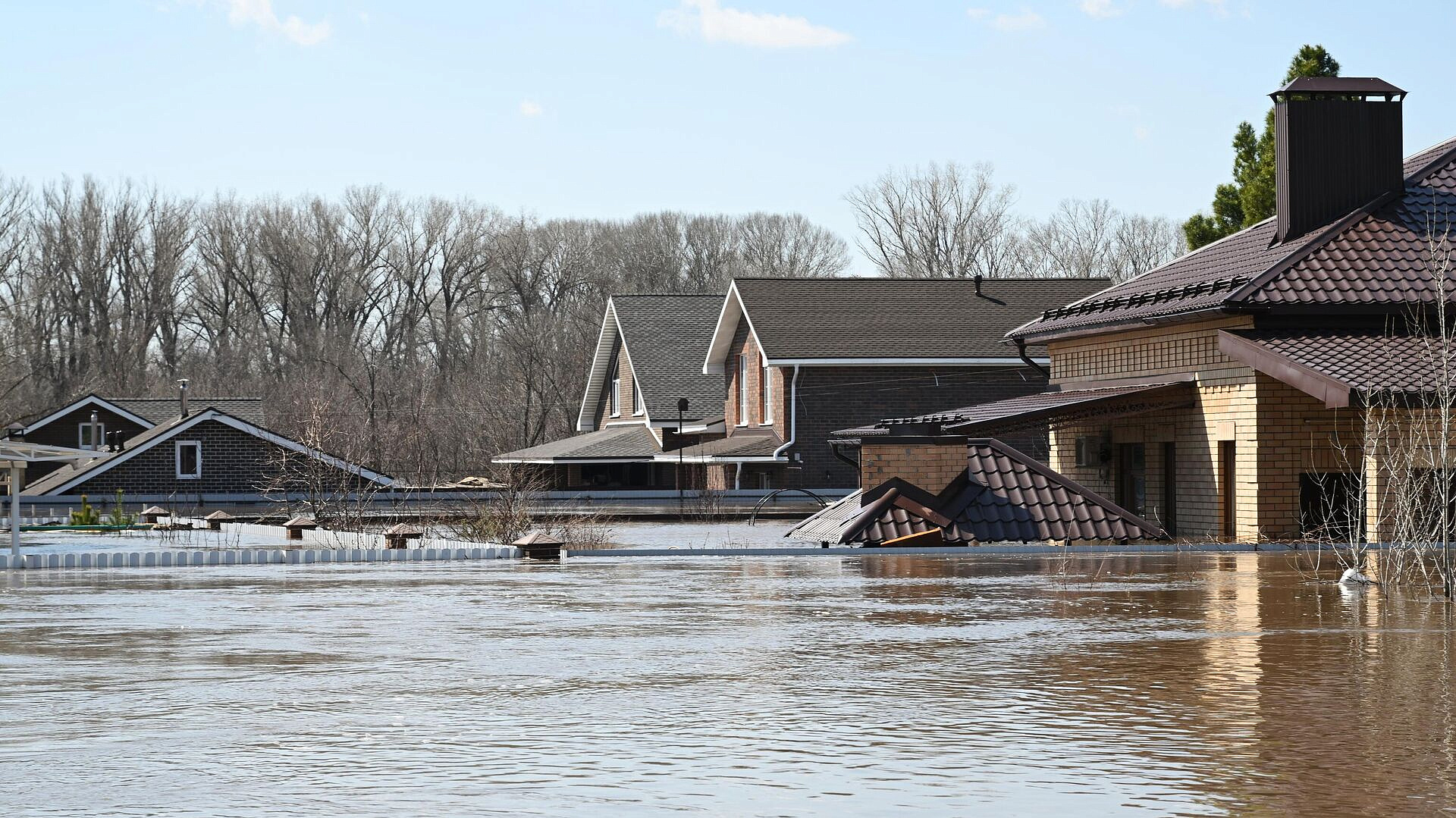 Уровень воды в реке Урал превысил опасную отметку на 225 сантиметров