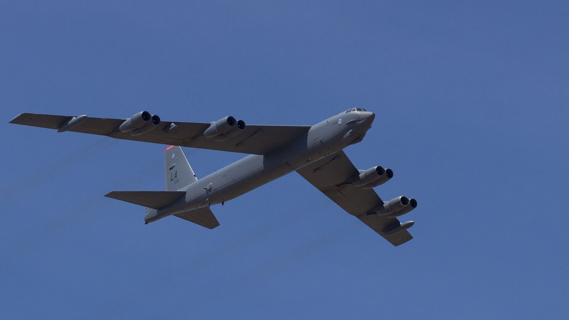 На борту упавшего B-52 в США были двое сотрудников Boeing