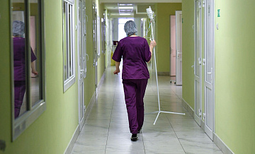 Мальчика, которого покусали собаки в Сочи, доставили в краевую больницу