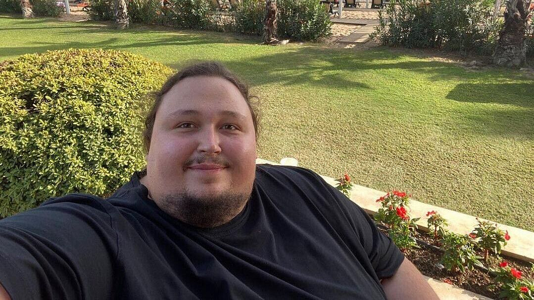 Сын Никаса Сафронова заявил о нападении на него таксиста премиального такси