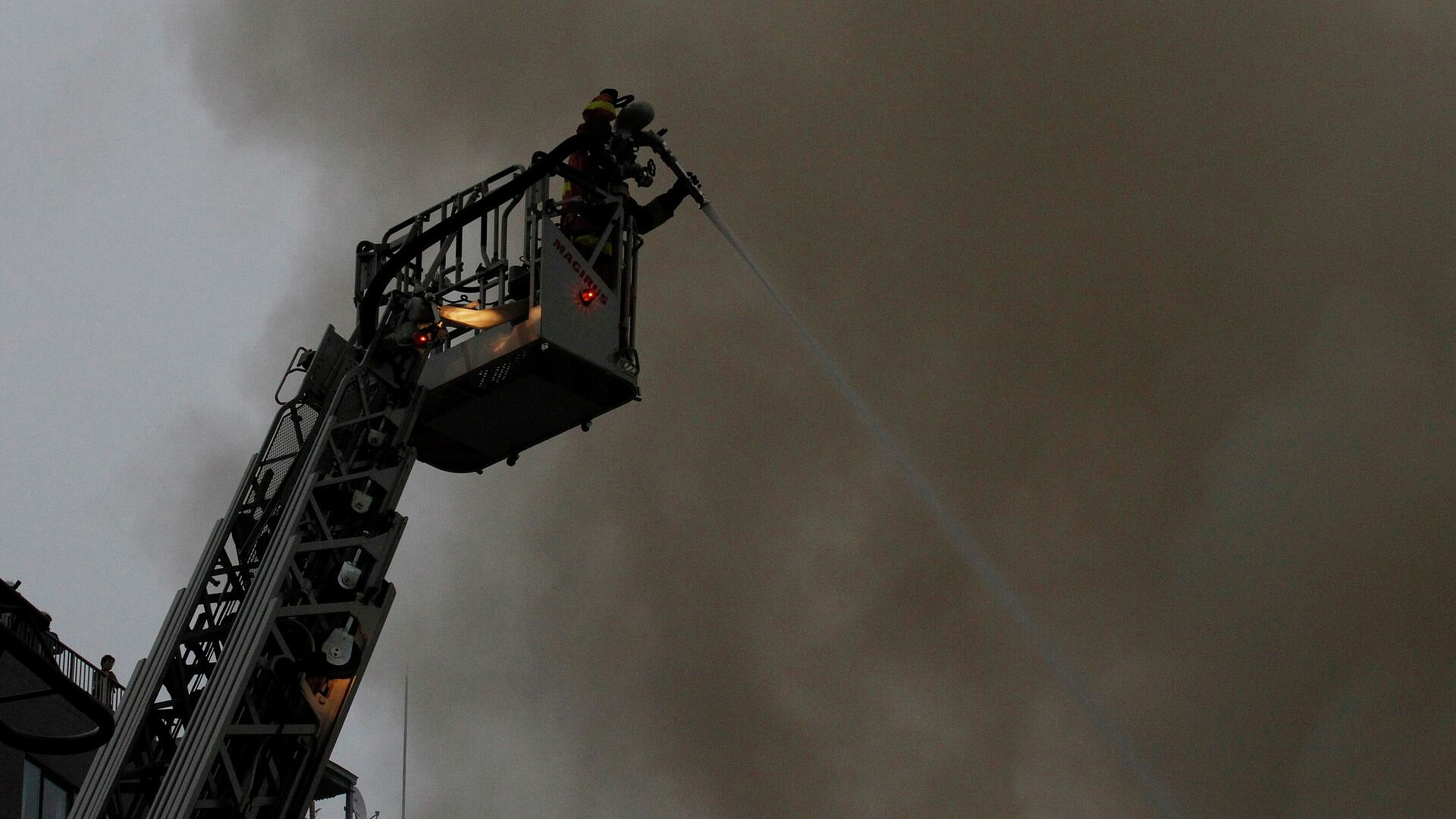 В Японии при испытании двигателя новой ракеты произошел пожар