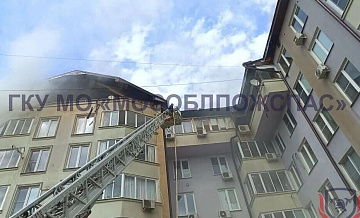 МЧС рассказало о тушении пожара в многоэтажке в Звенигороде