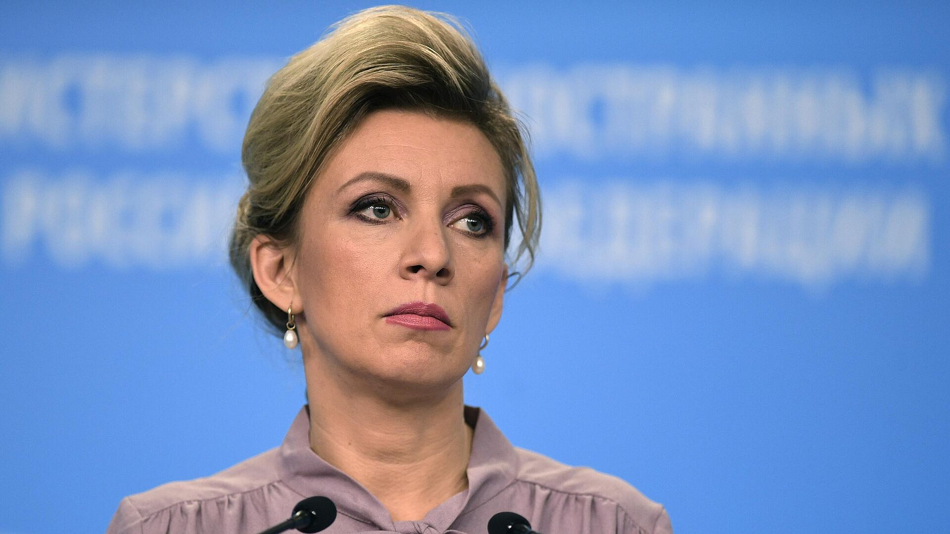 Захарова пошутила над заявлениями Рютте и Барро по Украине