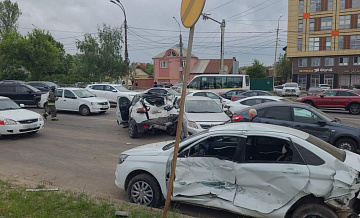 В Воронеже автобус попал в ДТП с шестью автомобилями