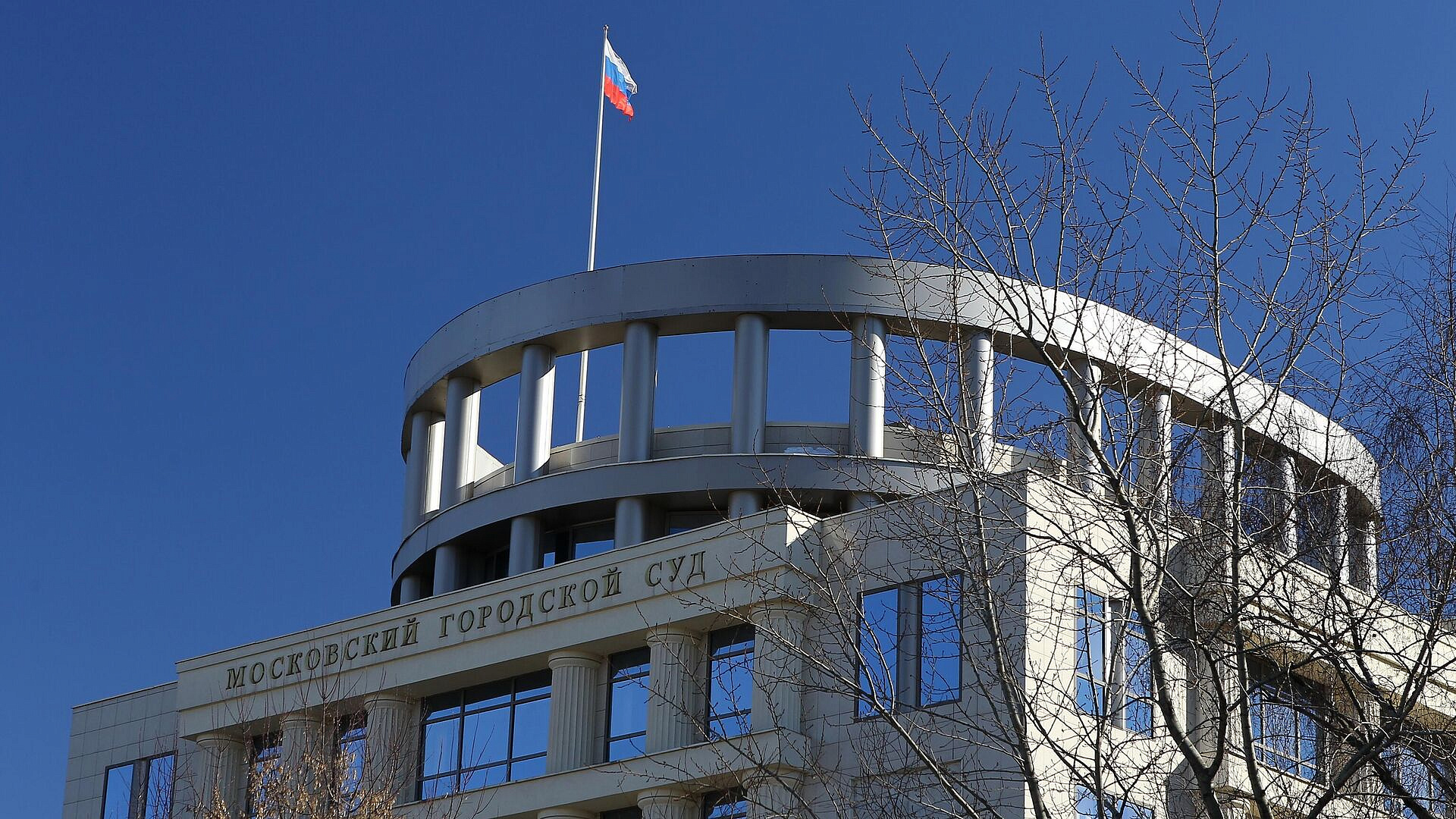 Мосгорсуд наложил обеспечительные меры на 172 картины Рериха