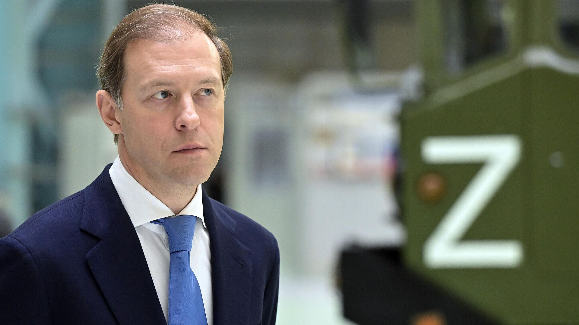 Мантуров призвал использовать ИИ-разработки для решения военных задач