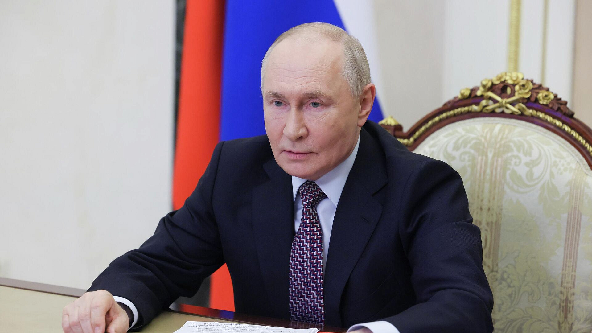 Победа России куется и на поле боя, и в тылу, заявил Путин
