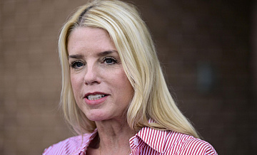 Генпрокурор США тайно переехала на военную базу, пишут СМИ