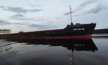 В Вологодской области сухогруз сел на мель