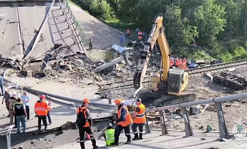 Среди пострадавших при обрушении моста под Брянском оказались 18 москвичей Среди пострадавших при обрушении моста под Брянском оказались 18 москвичей