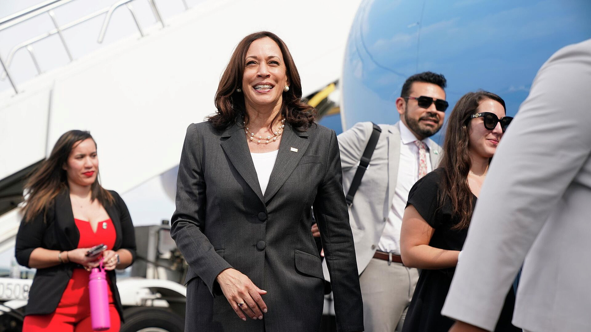 Харрис получила поддержку большинства демократов, заявили в США 