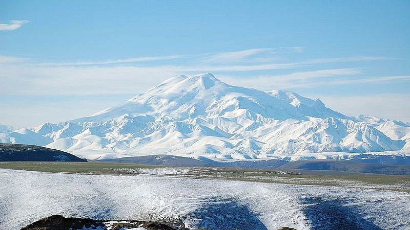 Альпинист, погибший при восхождении на Эльбрус, приехал из Петербурга