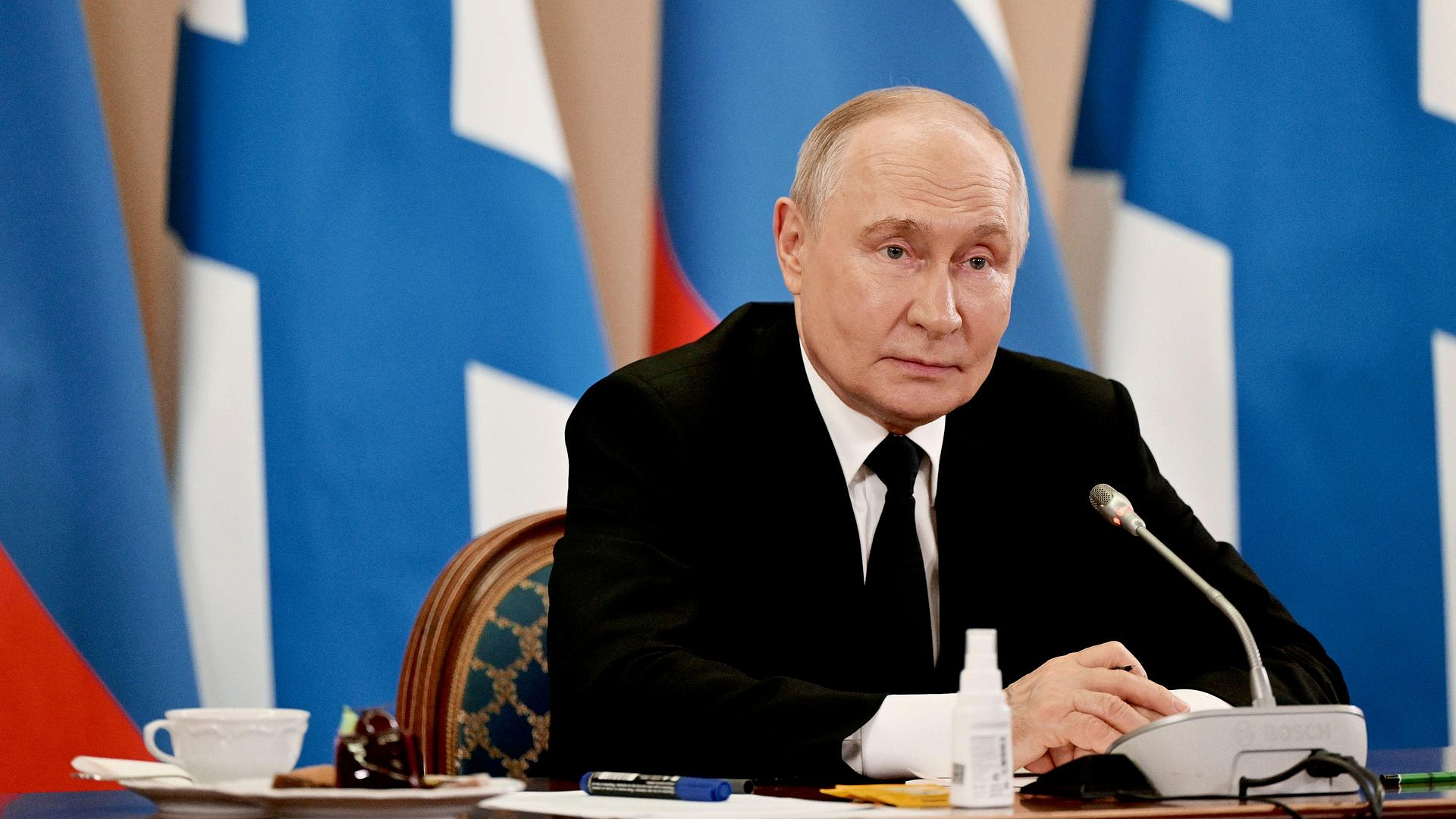 Россия борется с неонацистской средой киевского режима, заявил Путин