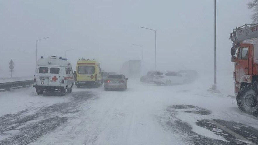 На трассе в Башкирии столкнулись около 20 автомобилей