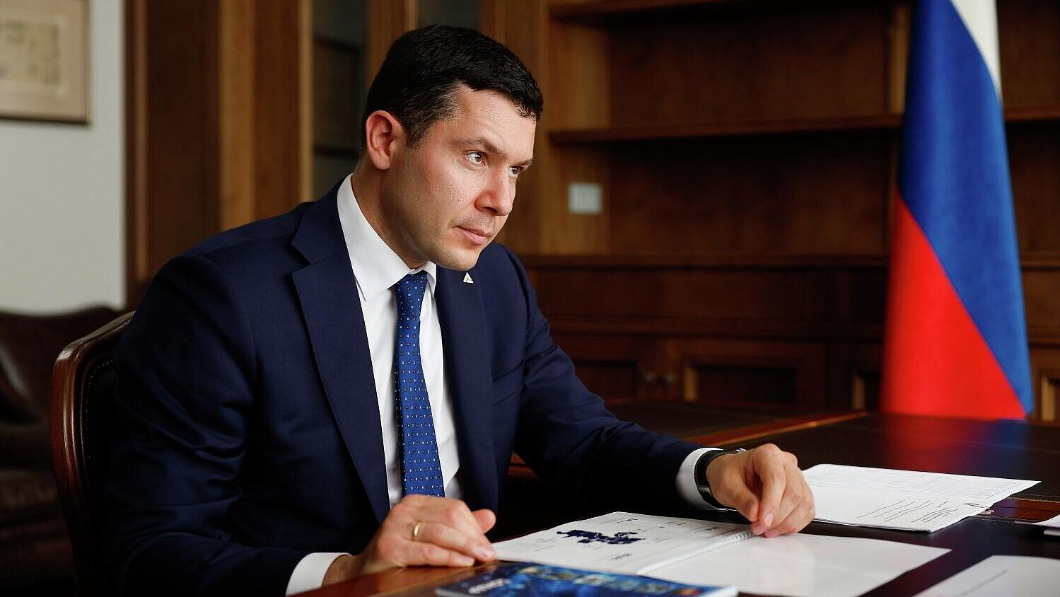 Алиханов призвал закрепить ответственность маркетплейсов за оборот товаров